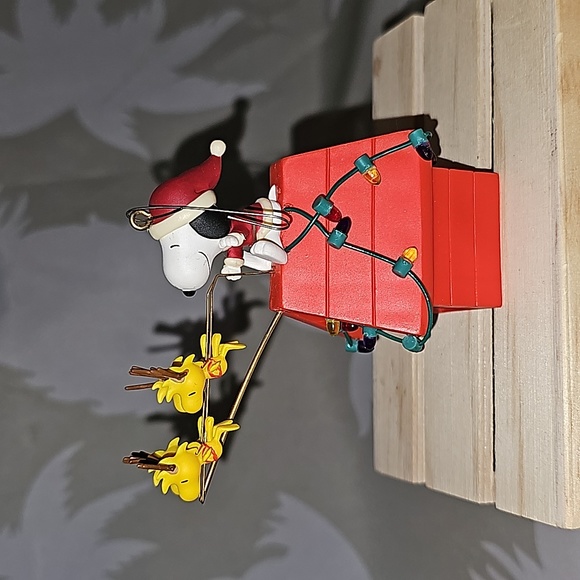 Peanuts Holiday Snoopy Santa Beagle And Friends The Peanuts Gang 205 Hallmark Keepsake